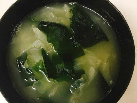 鍋キューブで☆白菜とわかめのスープ
